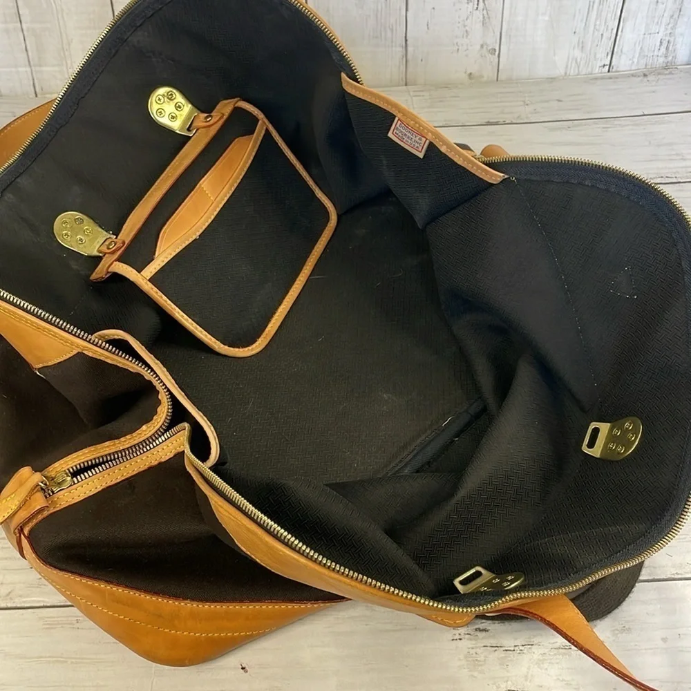 Dooney & Bourke authentic black